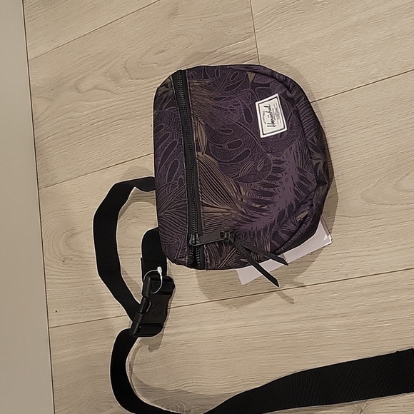 NWT- Herschel Supply Co Fifteen Hip Pack - Picture 5 of 5